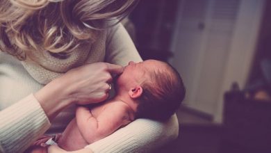 Bild von Zucker in der Muttermilch kann helfen, Infektionen bei Neugeborenen zu verhindern |  Gesundheitsinfo